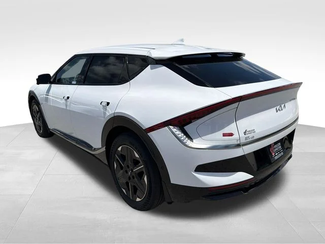 New 2026 Glacial White Pearl Kia WIND image 5