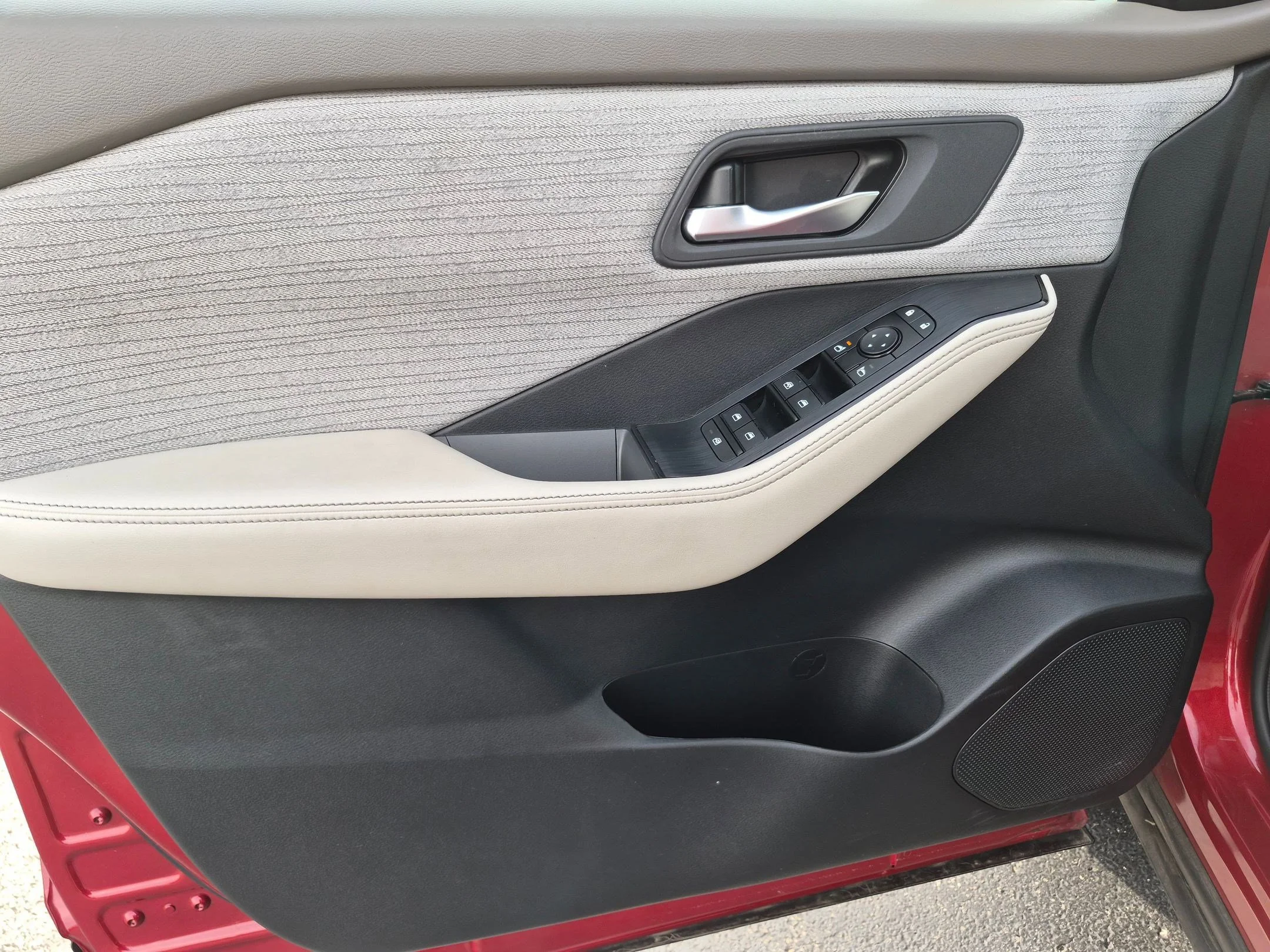 Used 2023 Scarlet Ember Tintcoat Nissan SV image 12