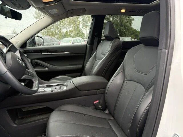 Used 2025 Majestic White INFINITI SENSORY image 9