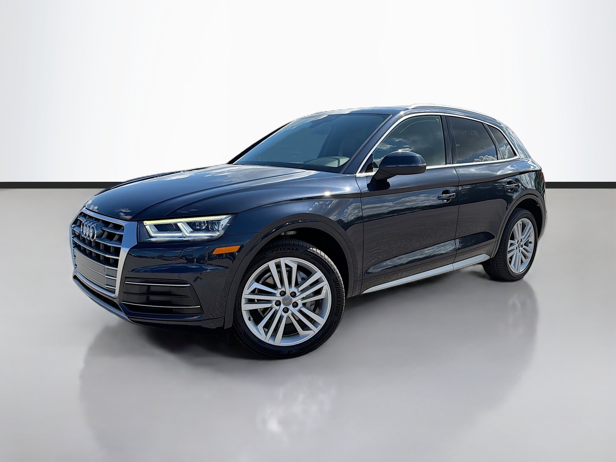2020 Audi Q5 45 quattro S tronic Premium Plus's photo
