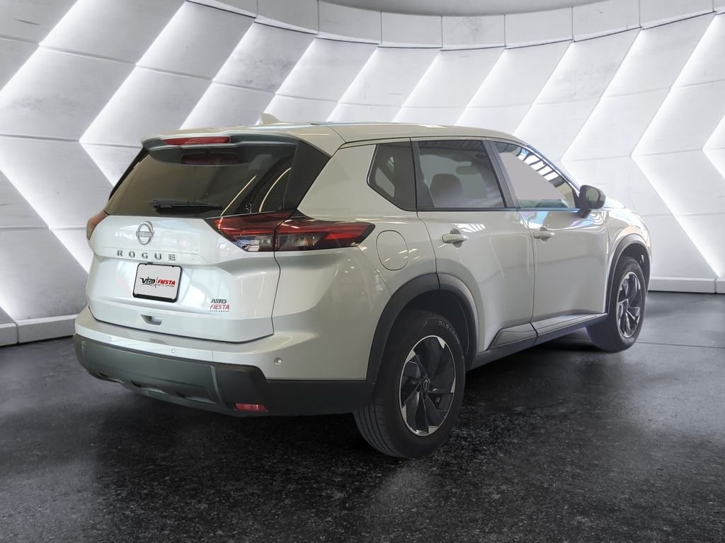 Used 2025 Silver Nissan SV image 4