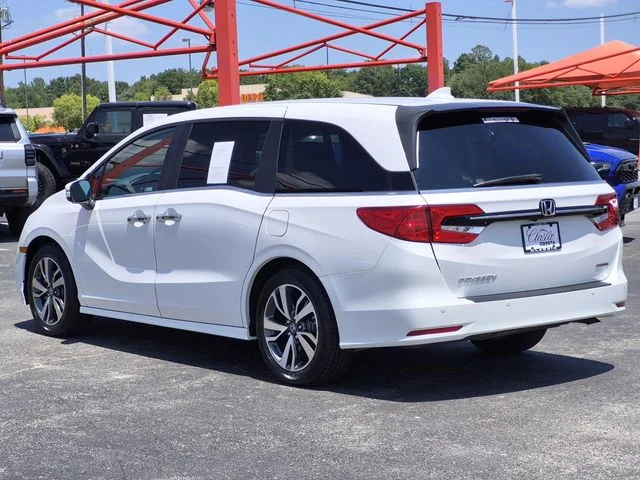 Used 2023 Platinum White Pearl Honda Touring image 4