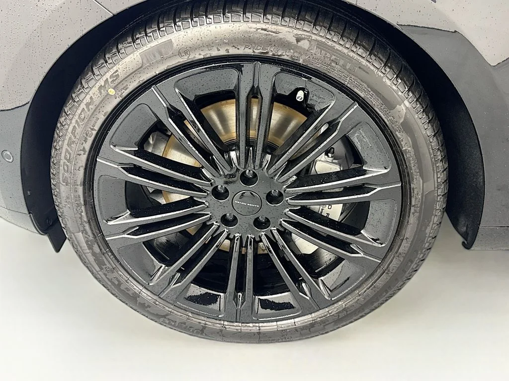 New 2026 Santorini Black Land Rover SE image 33