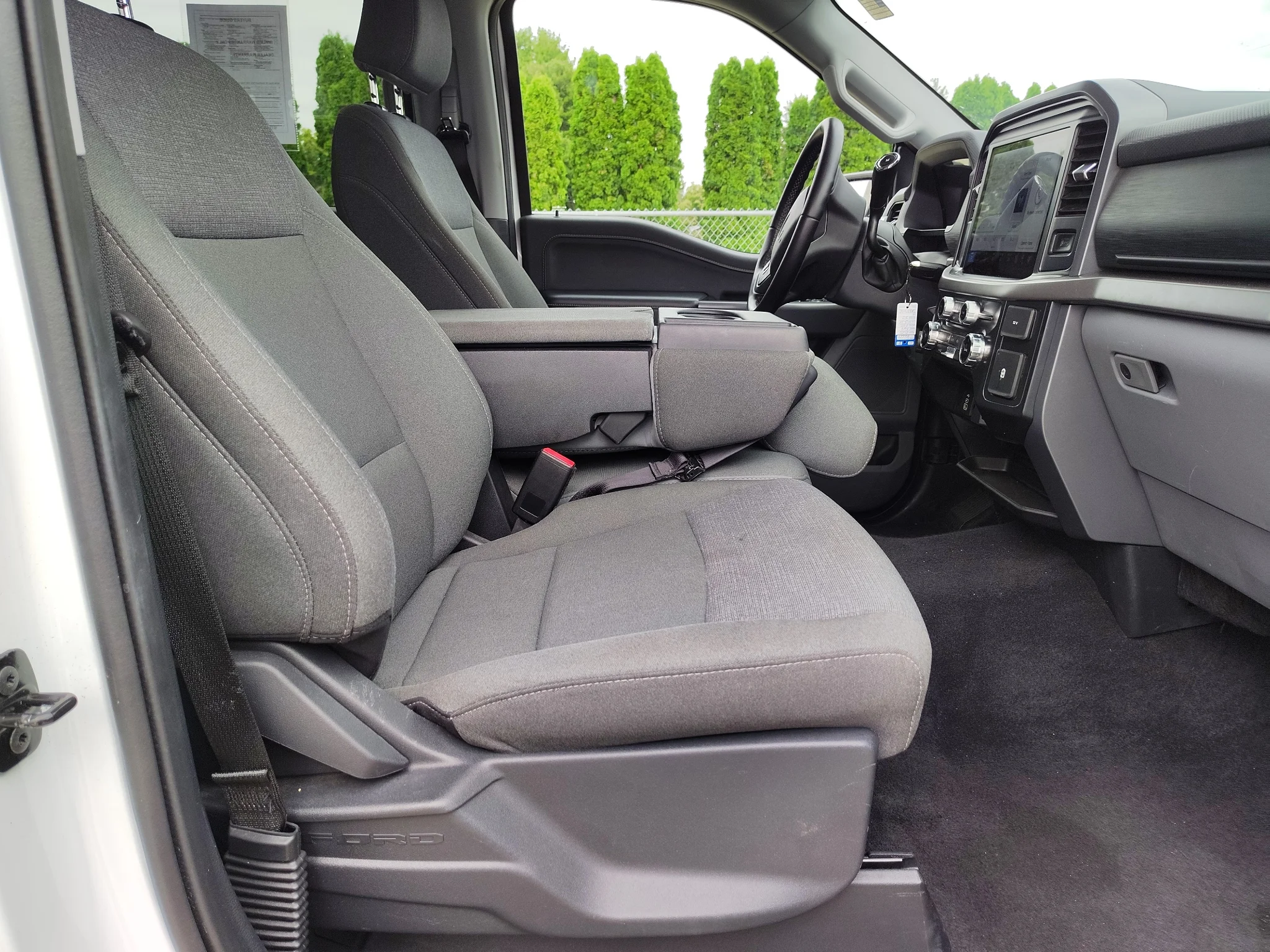 Used 2025 Oxford White Ford XLT image 14