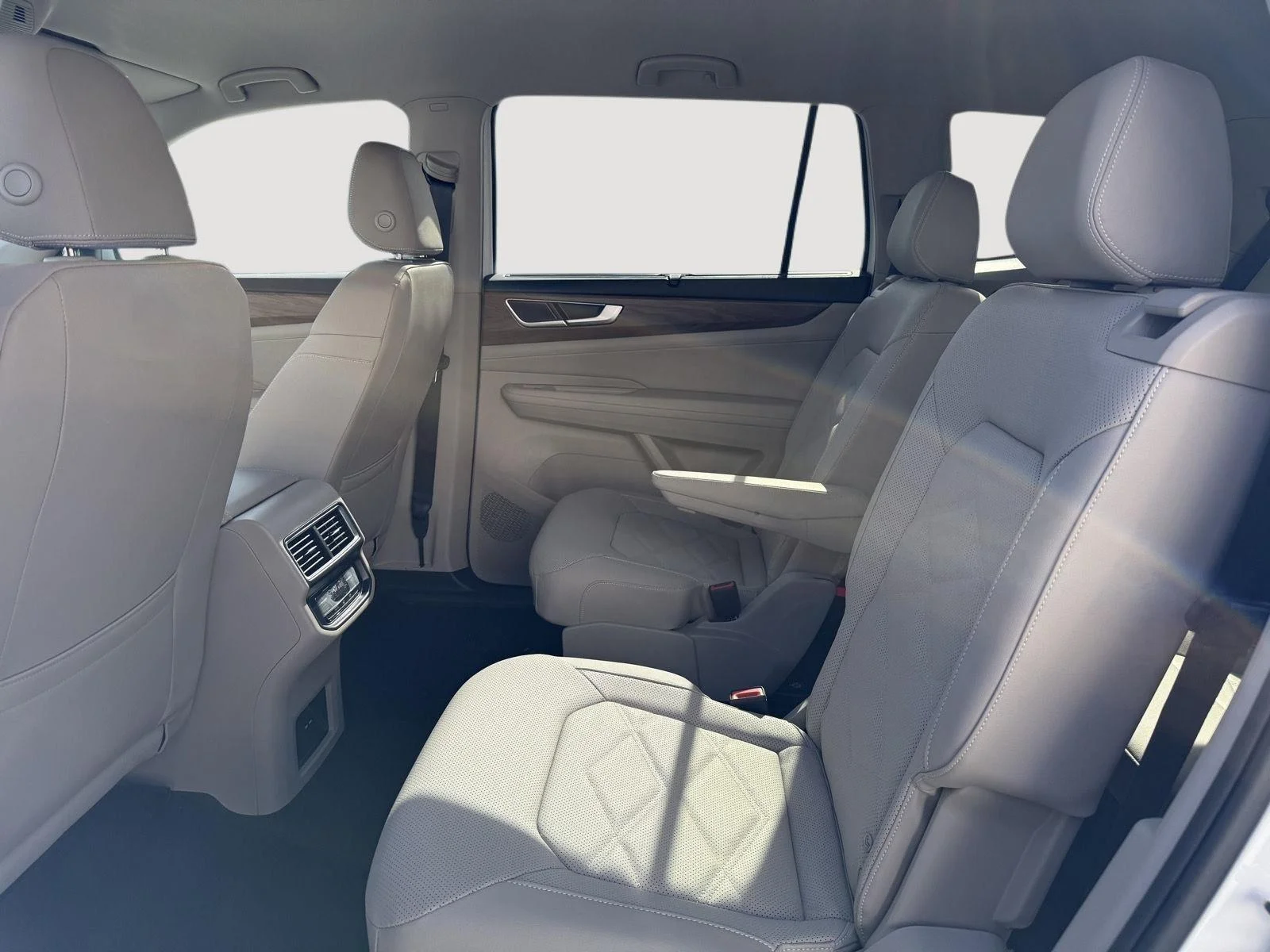 2026 Volkswagen Atlas SE w/Tech - Photo 10
