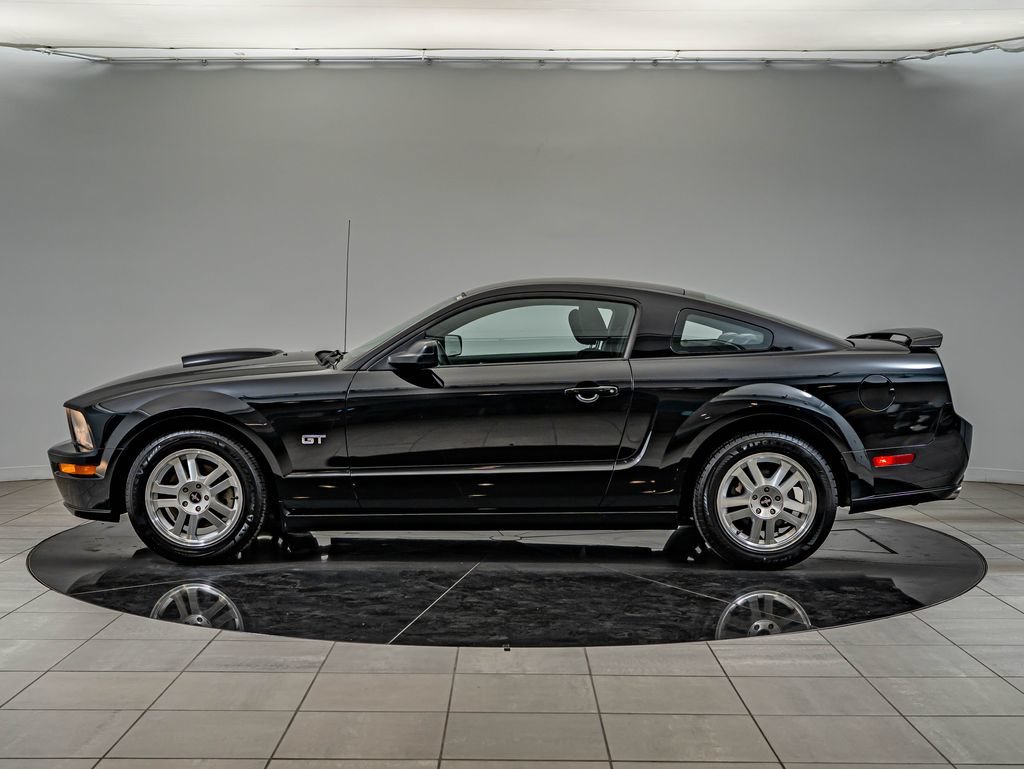 Used 2008 Black Ford GT Deluxe image 8
