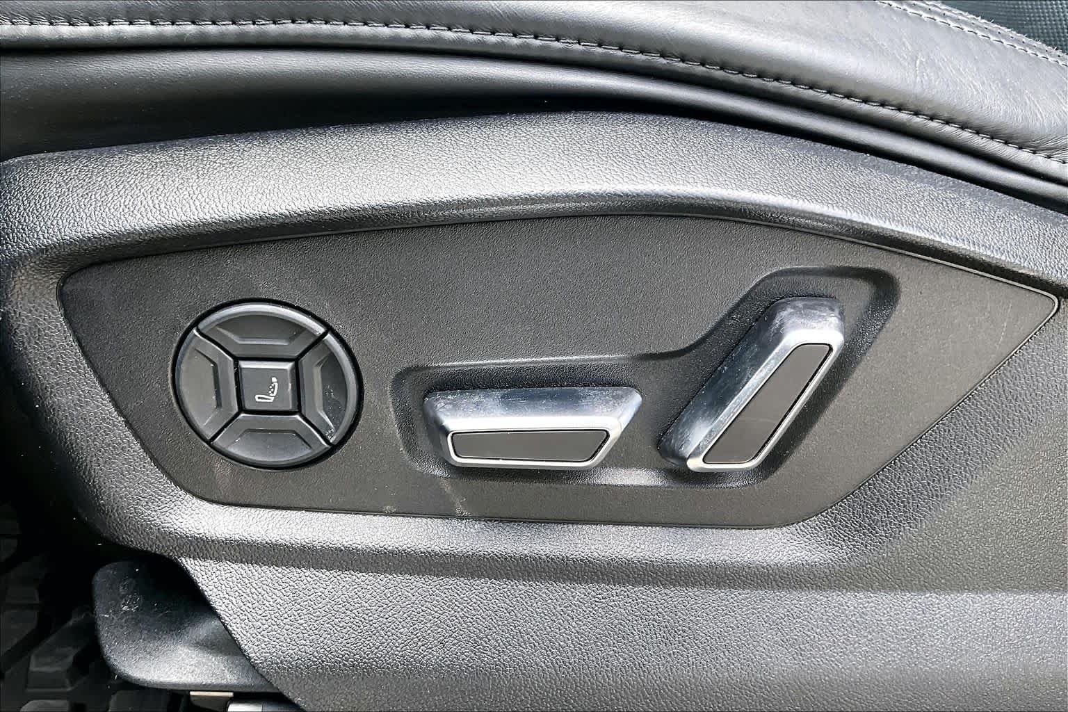 Used 2020 Navarra Blue Metallic Audi Prestige image 33