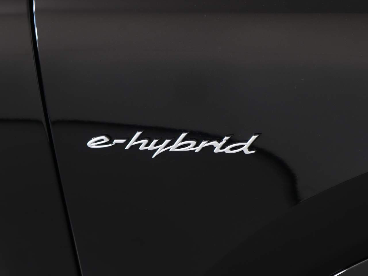 New 2026 Chromite Black Metallic Porsche E-Hybrid image 25