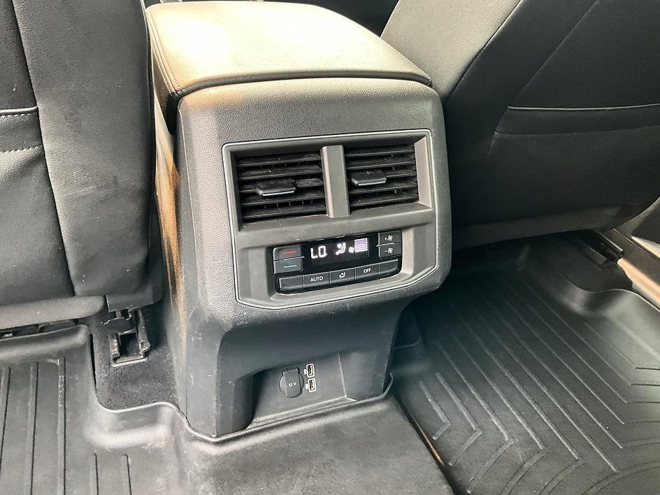 Used 2019 White Volkswagen 2.0T SE image 29
