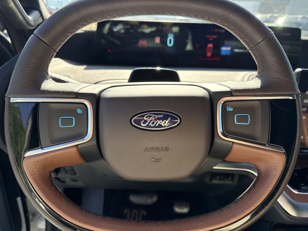 Used 2025 White Ford King Ranch image 26
