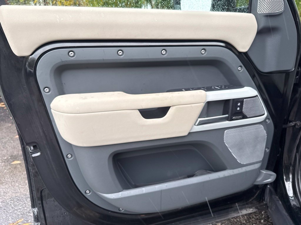 Used 2023 Black Land Rover SE image 18