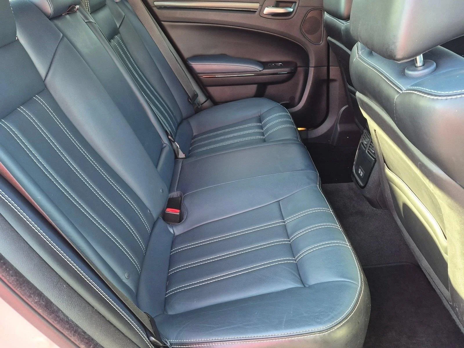 Used 2015 White Chrysler 300S image 19