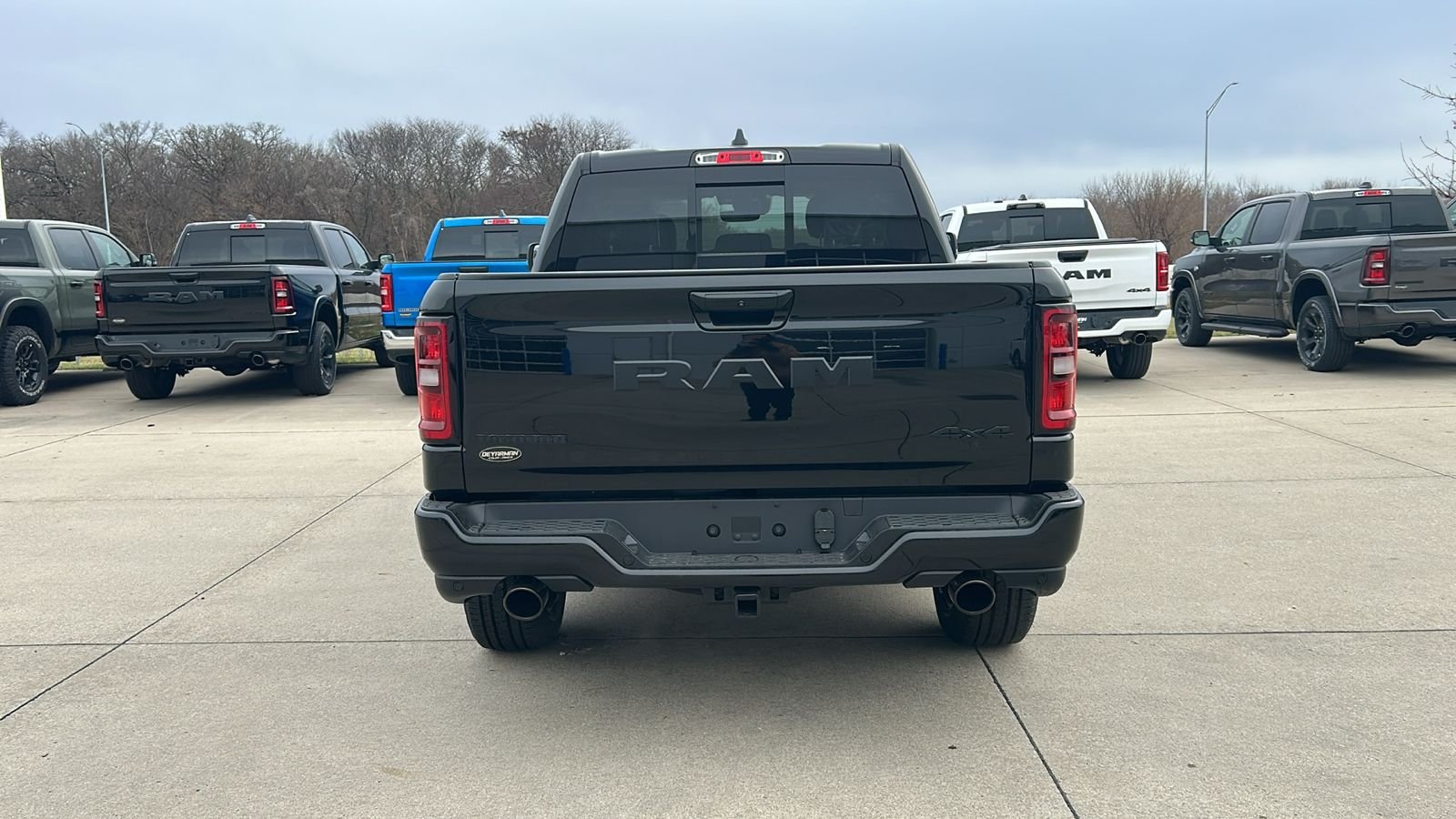 New 2026 Diamond Black Crystal Pearl-Coat Exterior Paint RAM Big Horn/Lone Star image 4