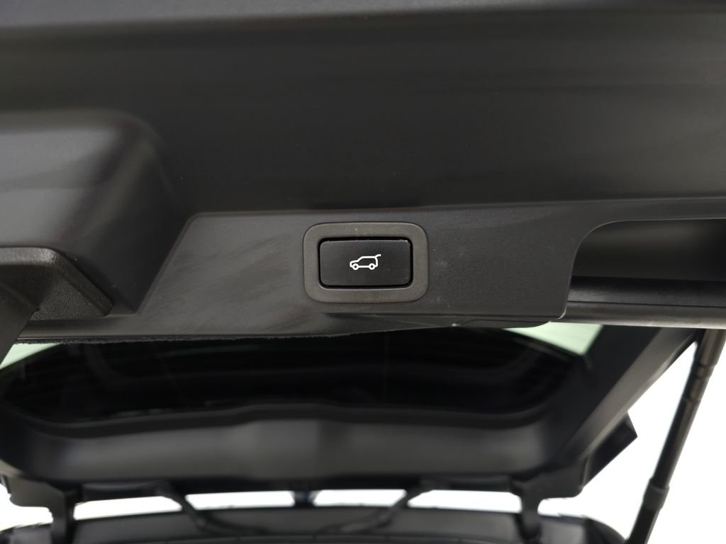 Used 2022 Fuji White Land Rover SVR image 6