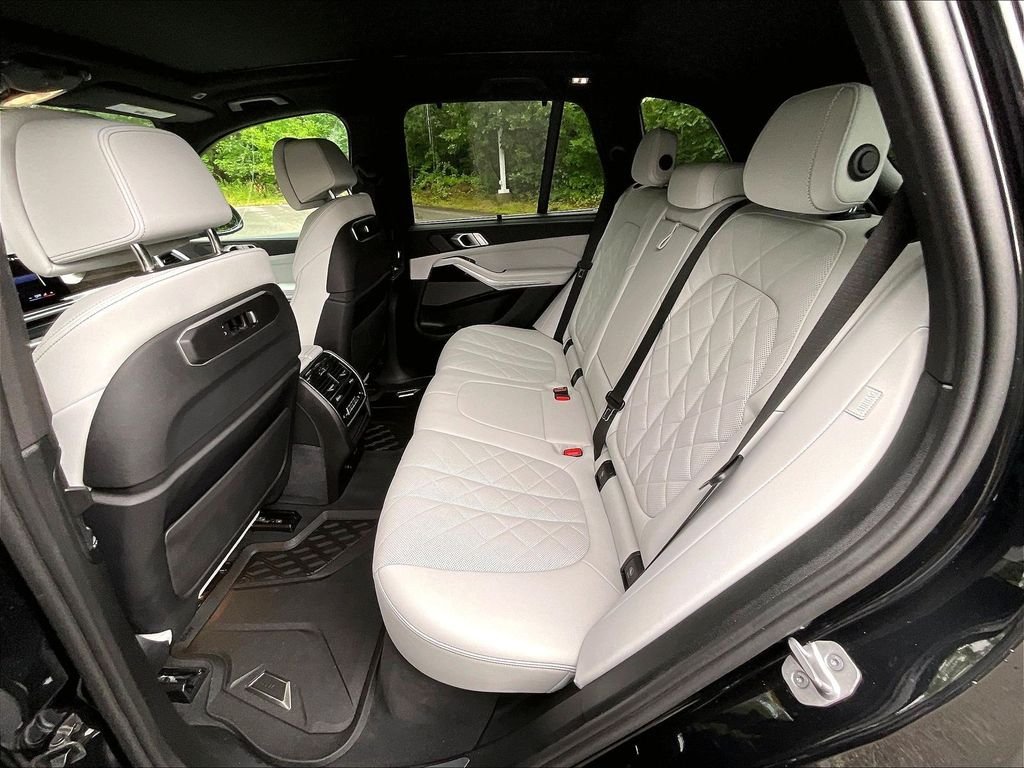 Used 2024 Black BMW xDrive40i image 15