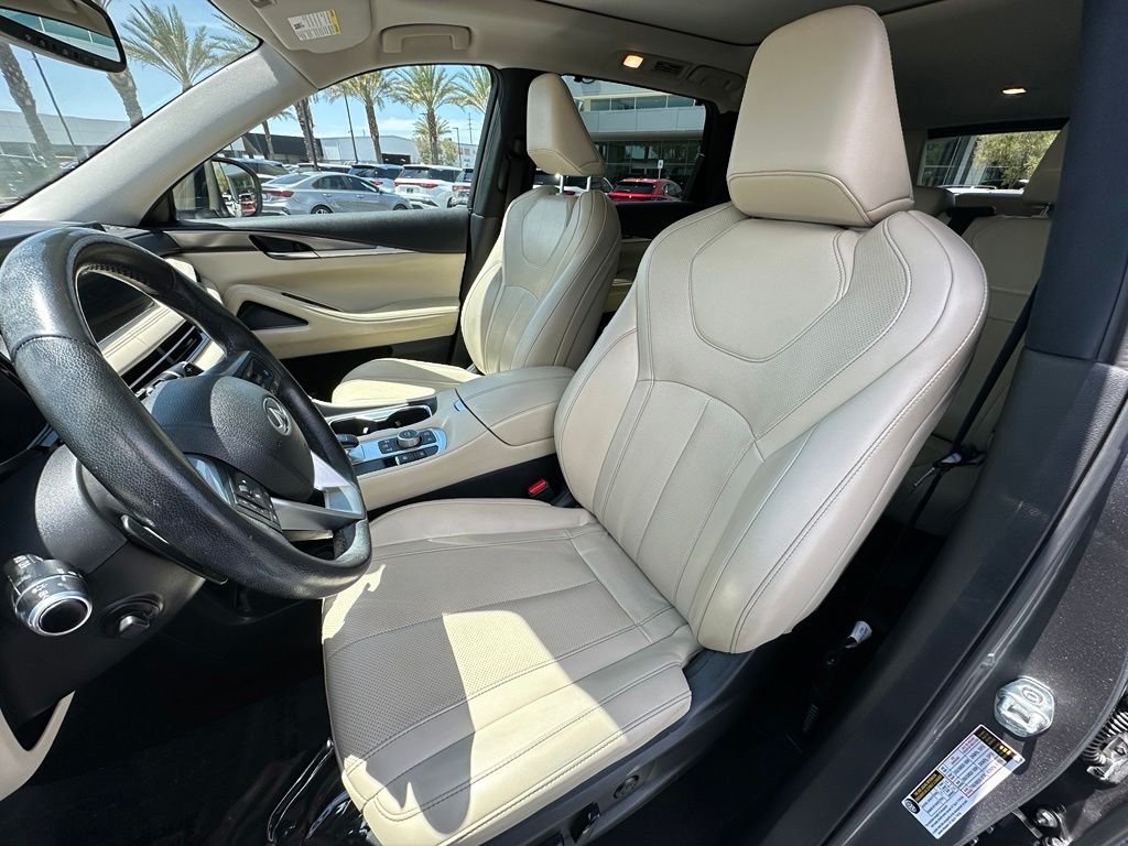 Used 2022 Gray INFINITI LUXE image 4