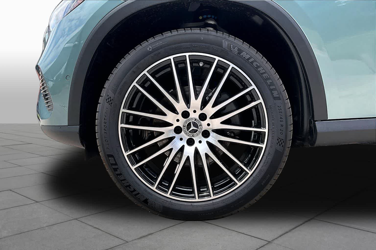 New 2026 Verde Silver Metallic Mercedes-Benz GLC 300 image 21