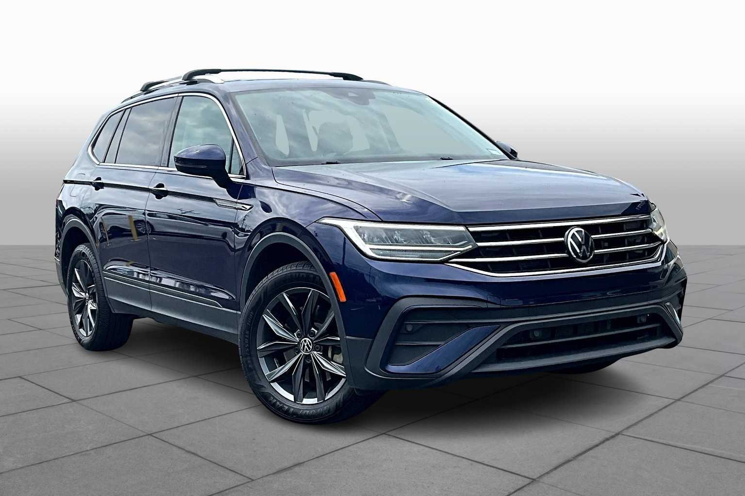 Used 2022 Atlantic Blue Metallic Volkswagen SE image 2