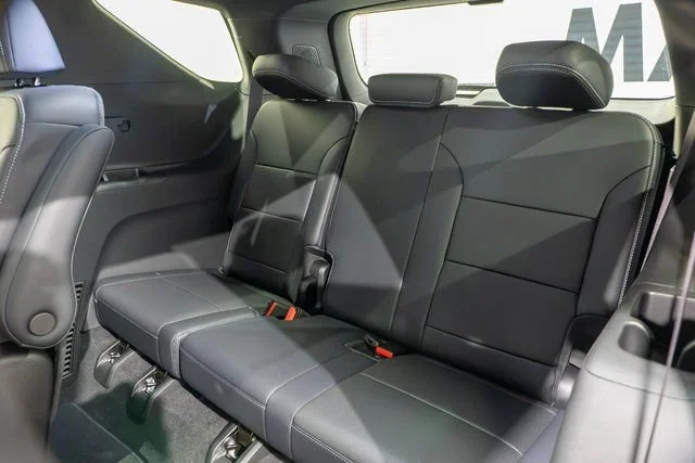 2027 Chevrolet Traverse LT - Photo 10
