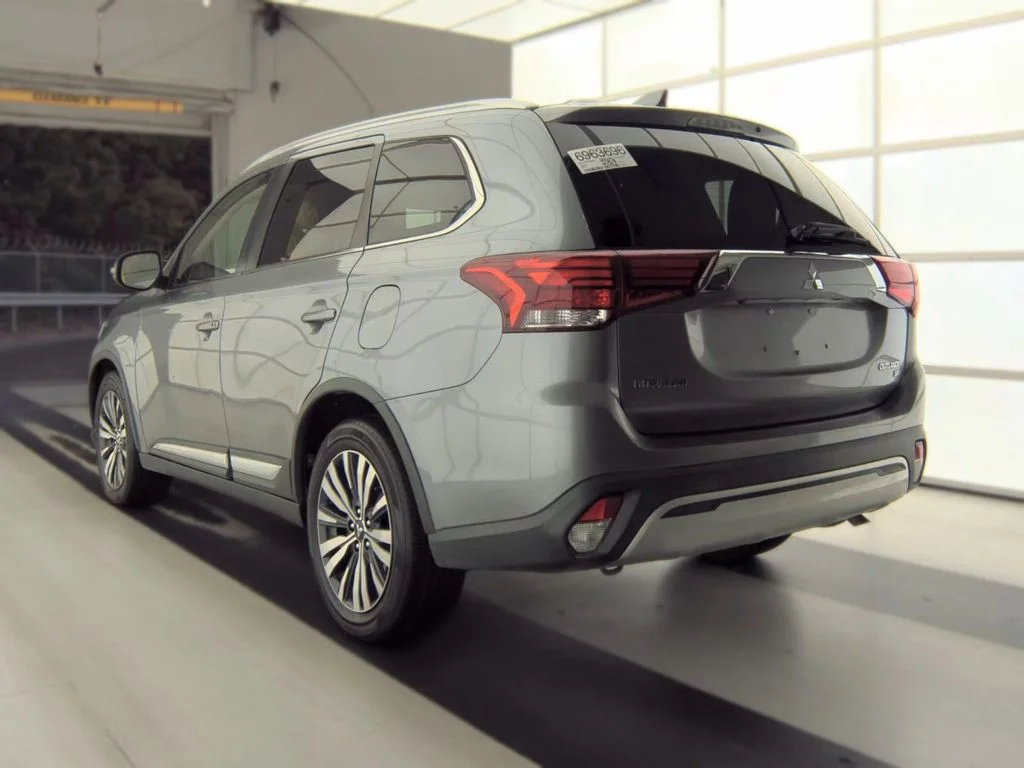 Used 2019  Mitsubishi SEL image 4