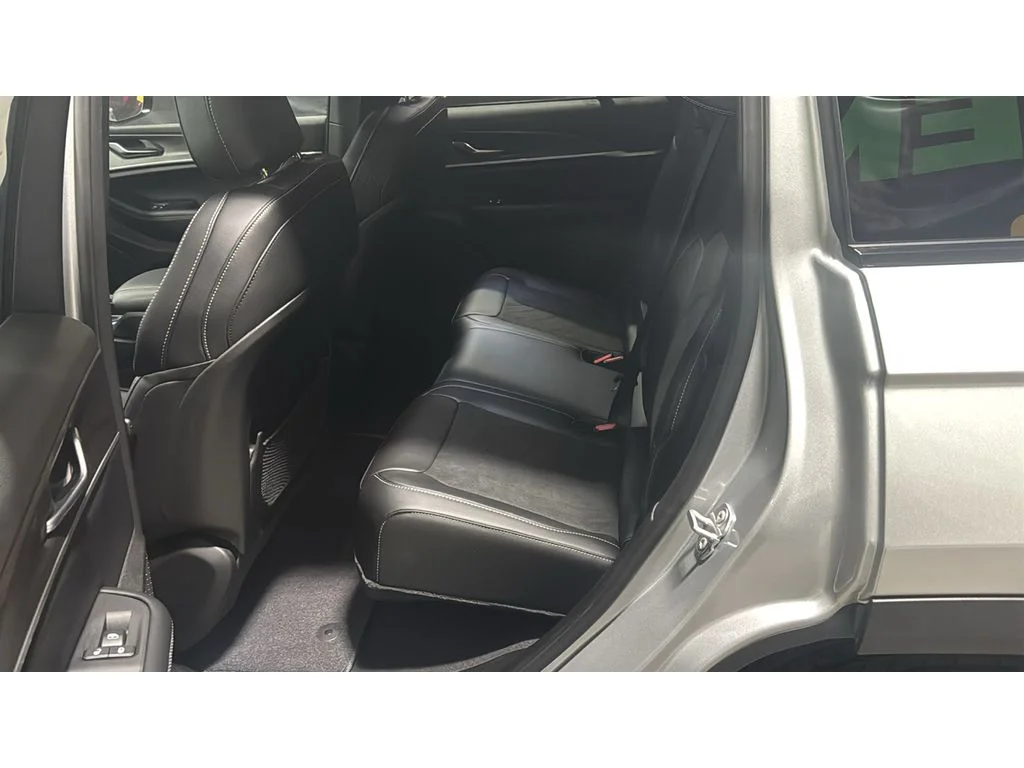 New 2026 Silver Zynith Exterior Paint Jeep Laredo Altitude image 28