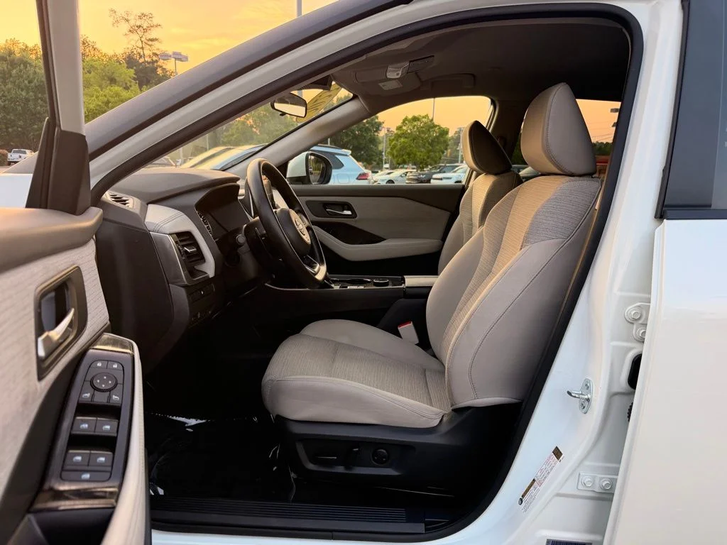Used 2023 White Nissan SV image 23