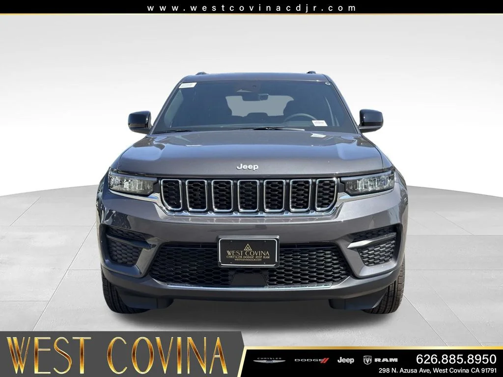 New 2026 Baltic Gray Metallic Clearcoat Jeep Laredo image 3
