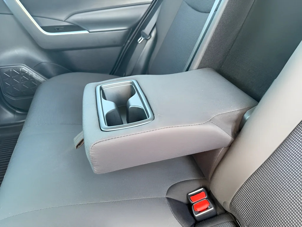 2024 Toyota RAV4 LE - Photo 25