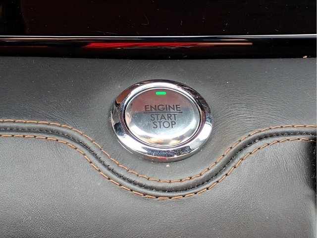 Used 2024 White Lincoln Black Label L image 12