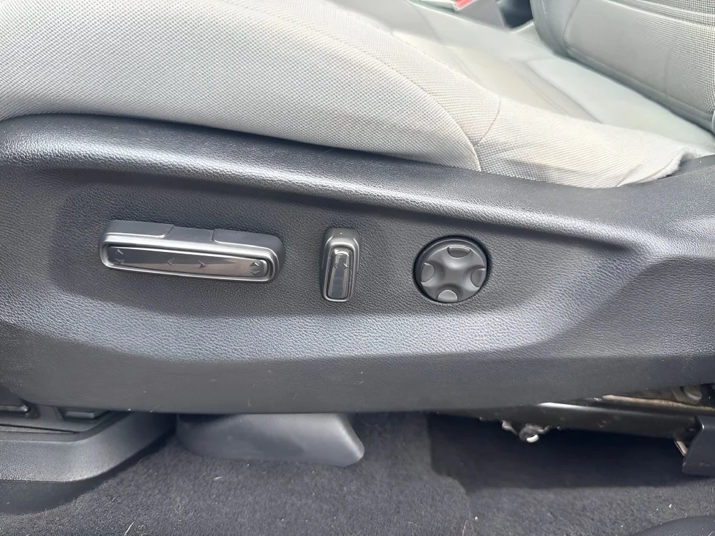 Used 2018  Honda EX image 11