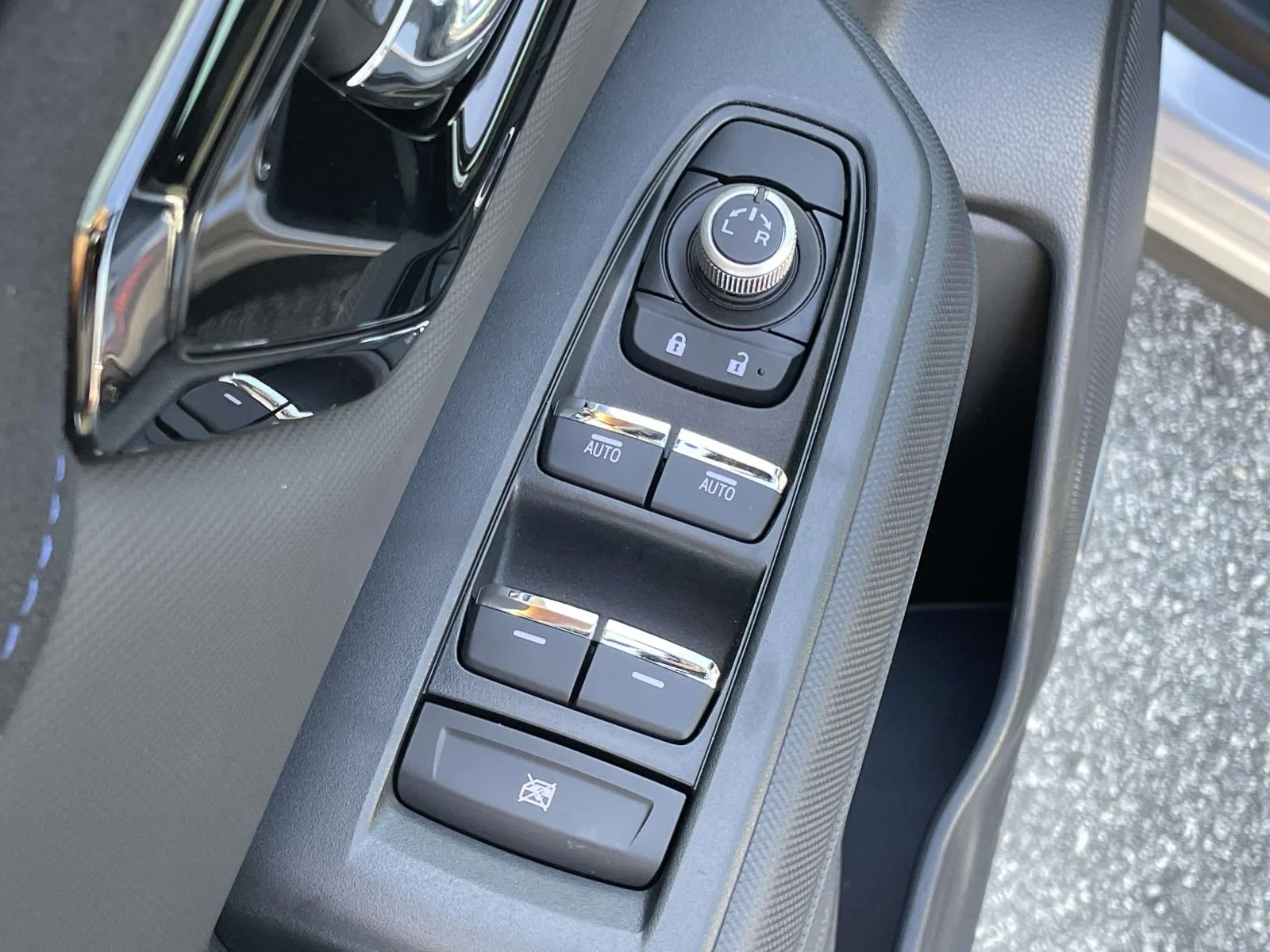 Used 2025 Ice Silver Metallic Subaru Limited Hybrid image 6