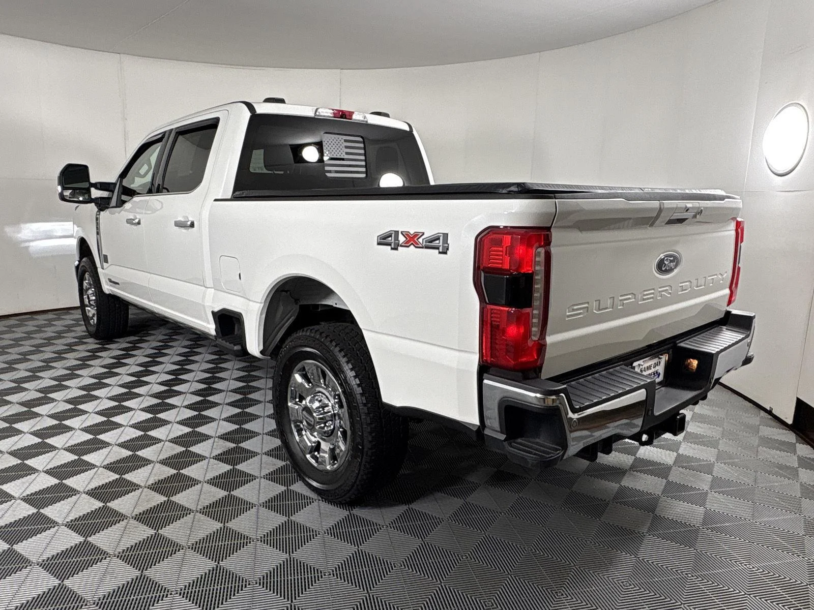 Used 2024 Star White Metallic Tri-Coat Ford LARIAT image 22