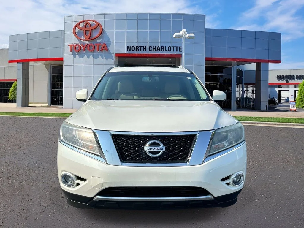 Used 2015 White Nissan SL image 2