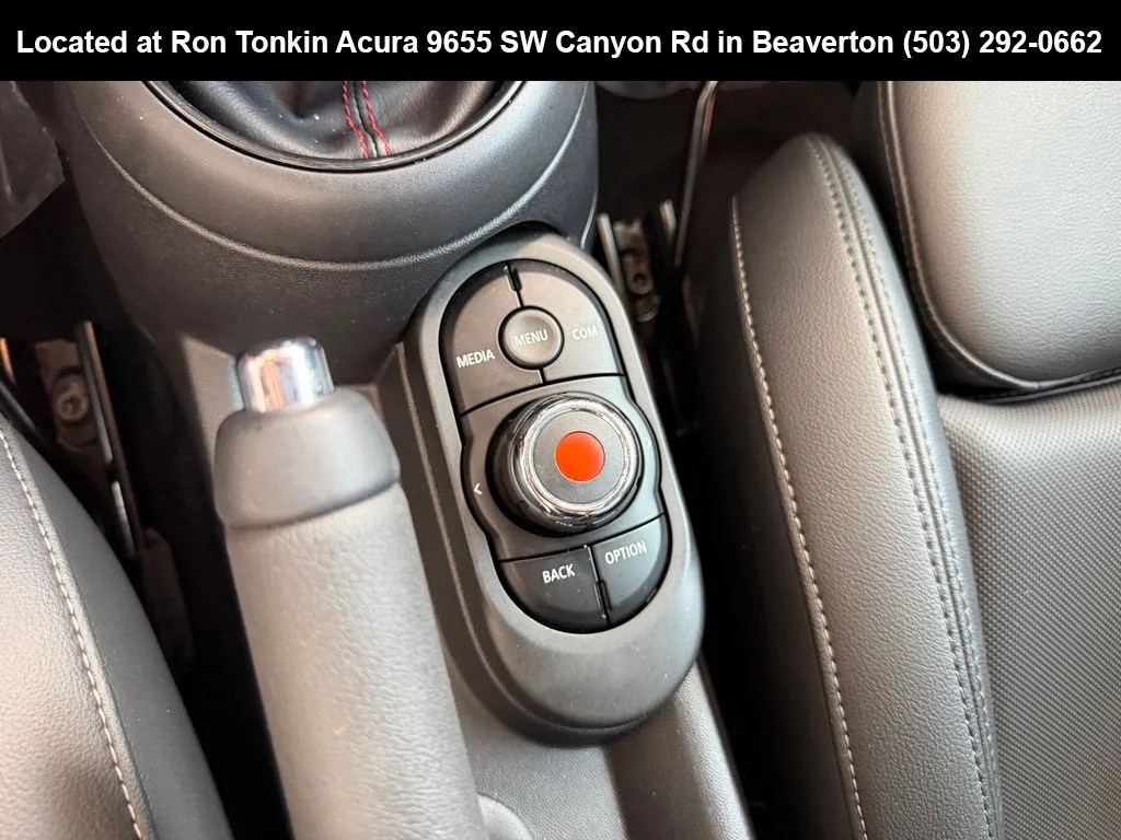 Used 2019 Solaris Orange Metallic MINI Classic image 25