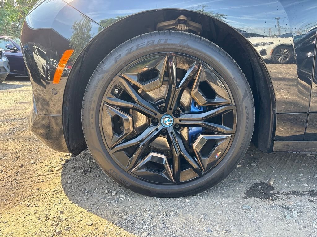 Used 2023 Black BMW M60 image 21