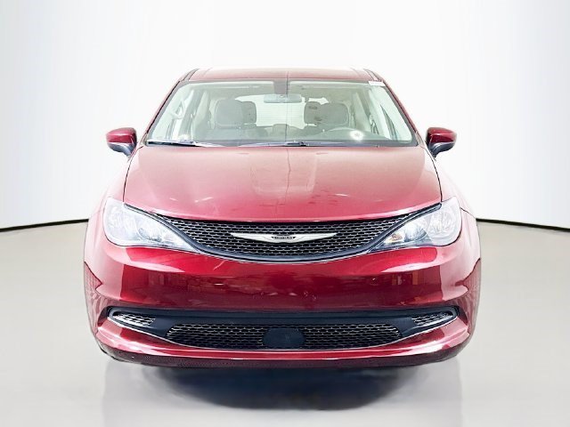 Used 2022 Velvet Red Pearlcoat Chrysler LX image 2