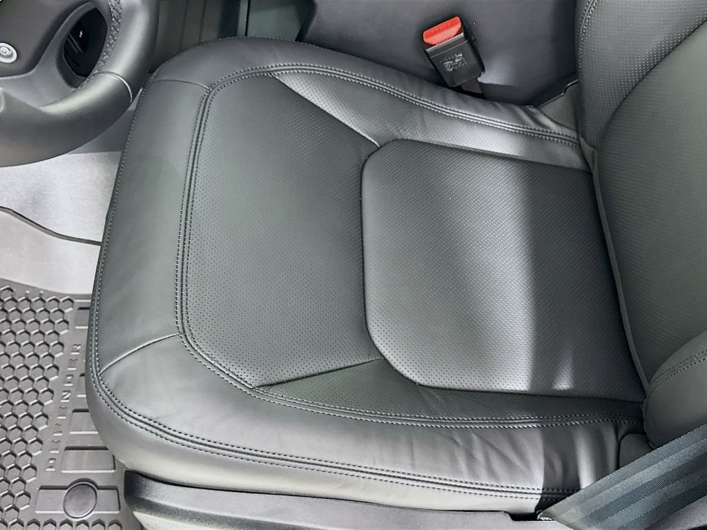 New 2026 Santorini Black Land Rover X-Dynamic SE image 20