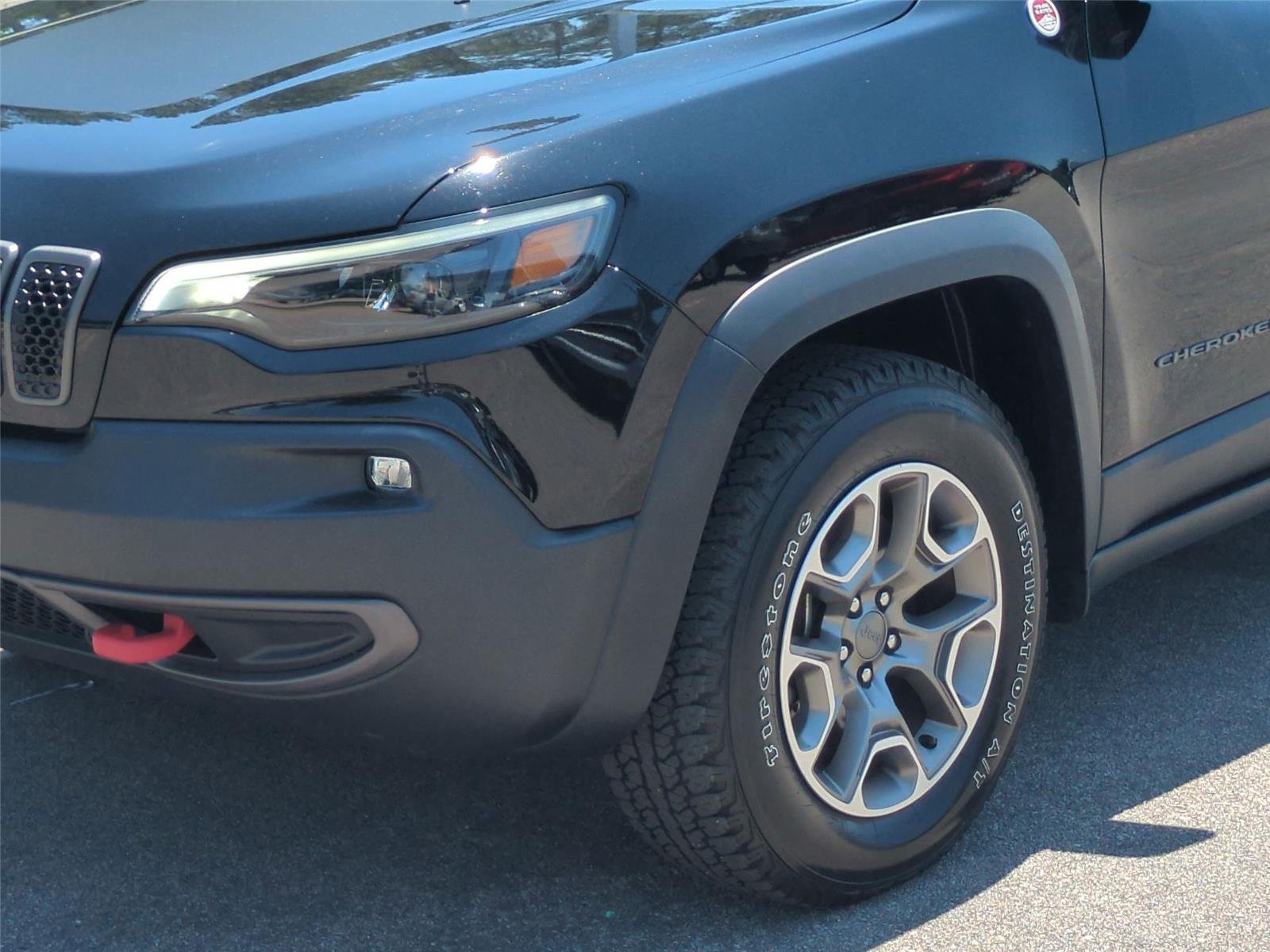 Used 2022 Diamond Black Crystal Pearlcoat Jeep Trailhawk image 9