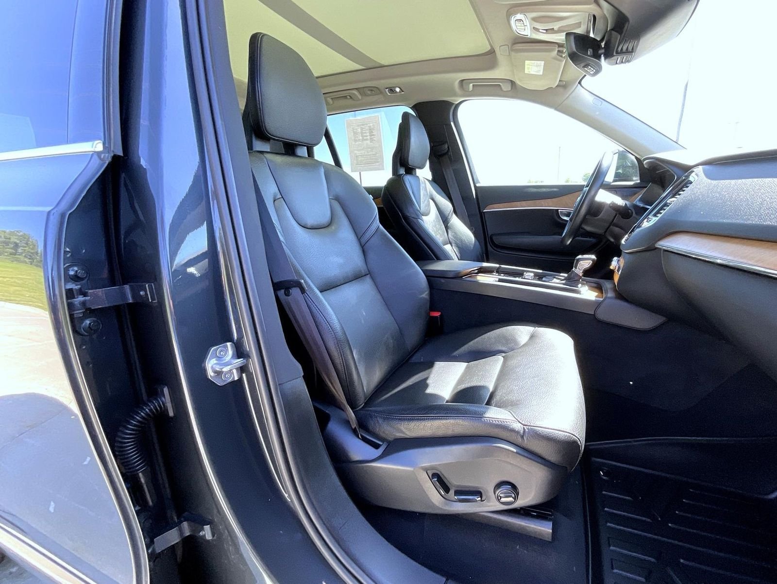 Used 2021 Gray Volvo T6 Momentum image 16