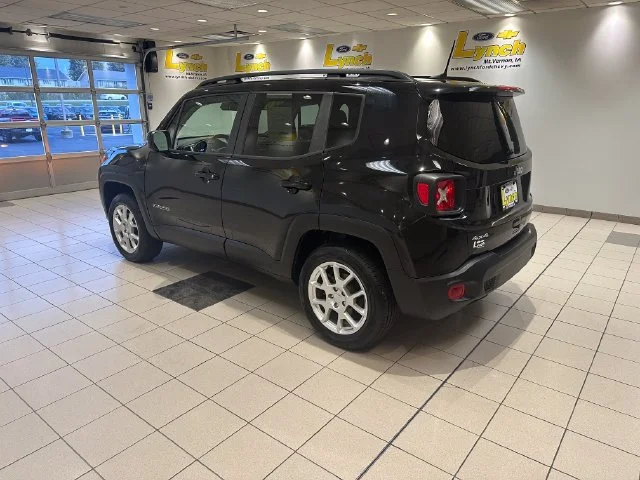 Used 2020 Black Jeep Latitude 4x4 image 17
