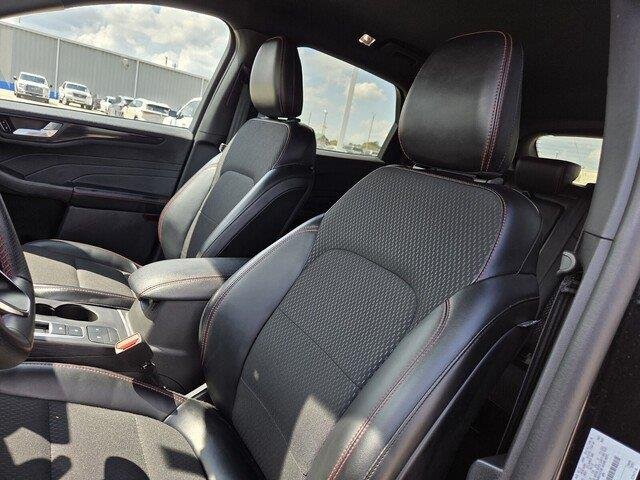Used 2025 Agate Black Metallic Ford ST-Line image 13
