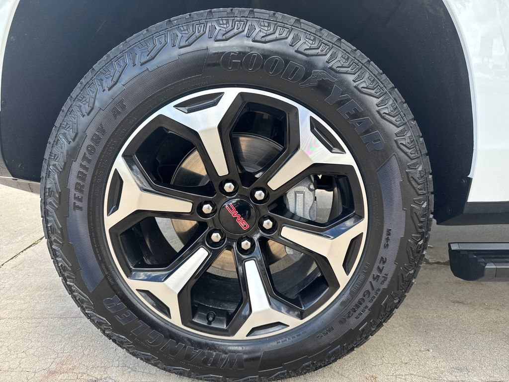 Certified Used 2025 Summit White GMC AT4 image 11