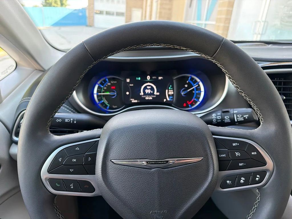 Used 2024 White Chrysler Select image 11
