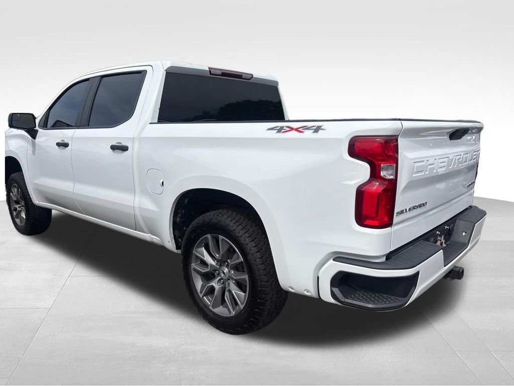 Used 2021 White Chevrolet Custom image 16