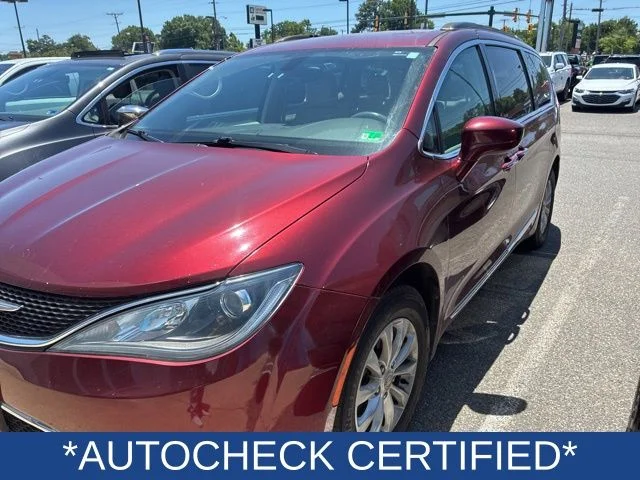 Used 2017 Red Chrysler Touring L image 2