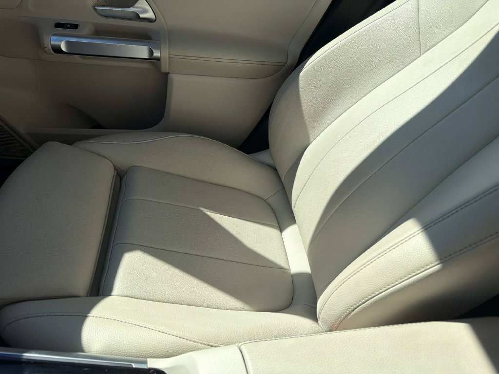 Used 2023  Mercedes-Benz GLB 250 image 16