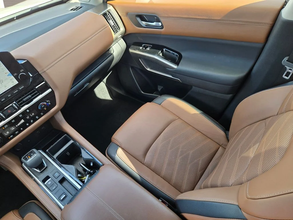 Used 2025 White Nissan Platinum image 15