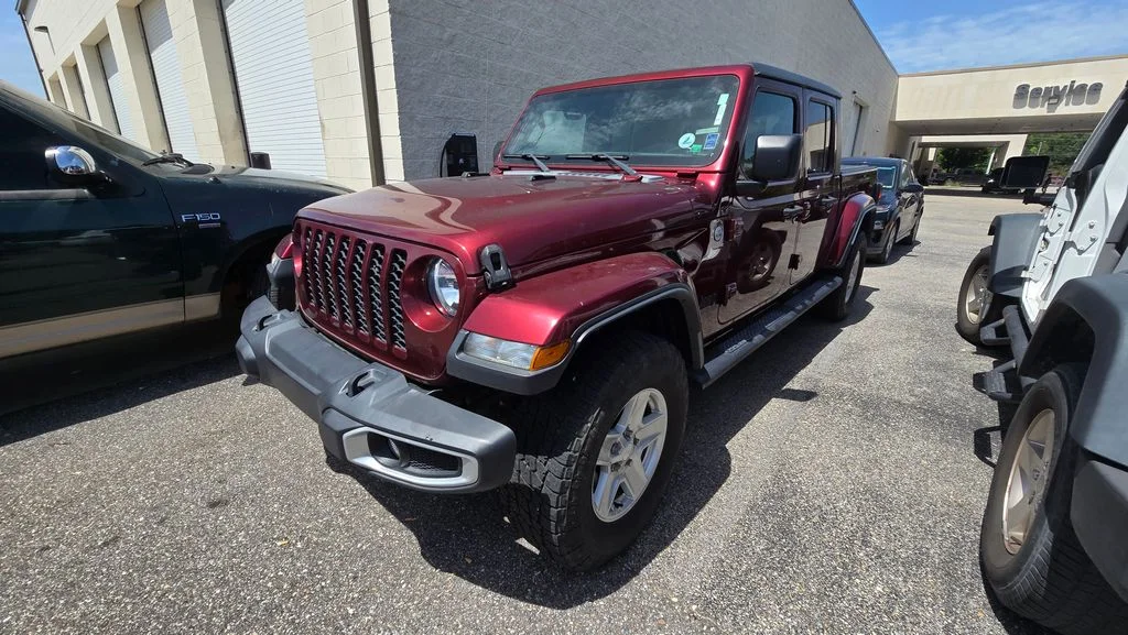 Used 2021 Red Jeep Sport image 3