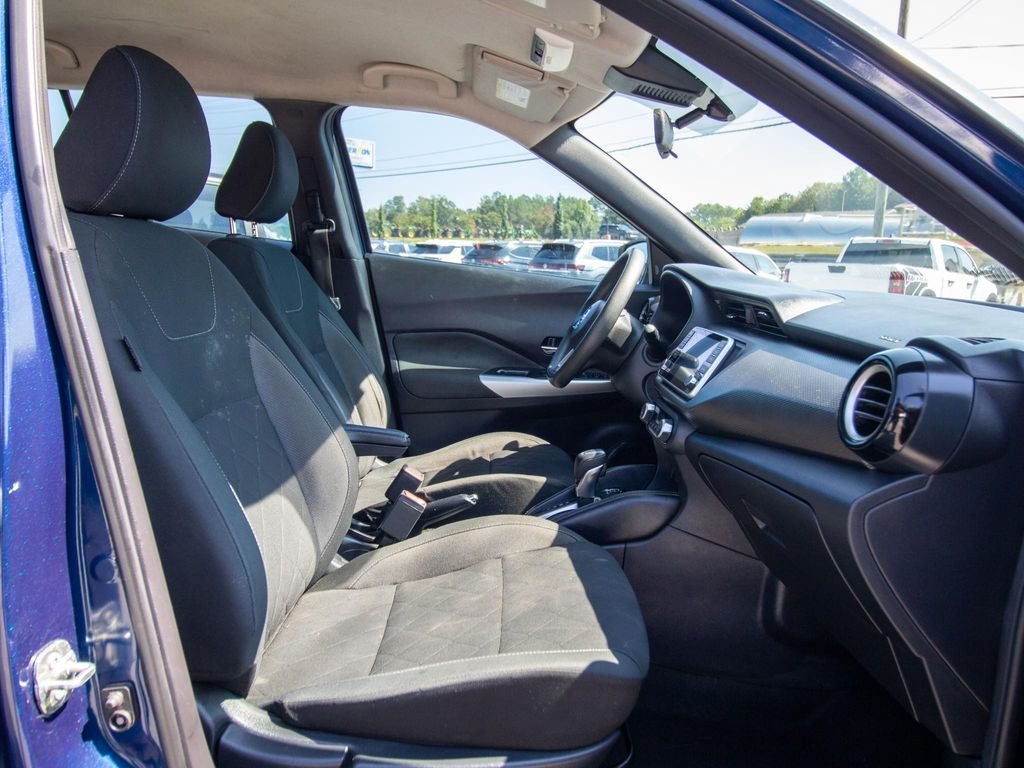 Used 2020 Blue Nissan SV image 19