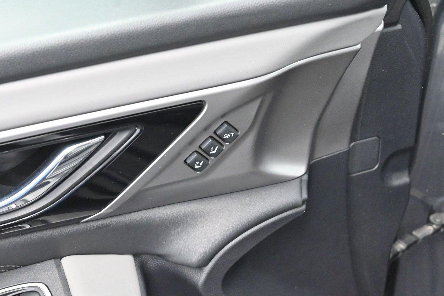 Used 2020 Magnetite Gray Metallic Subaru Limited image 13